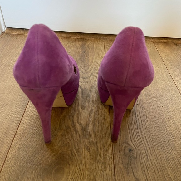 2/20 Purple suede Aldo platform heels - Picture 4 of 5